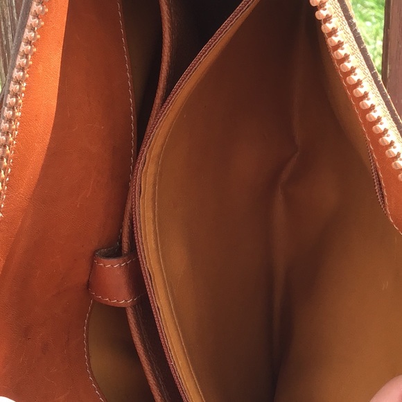 FLASH SALE 👜 Vintage Dooney & Burke leather crossbody - Picture 6 of 16